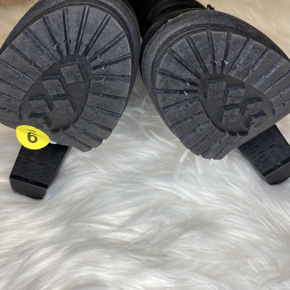 🎉HP🎉 Guess Black Ankle Boots - Picture 3 of 4